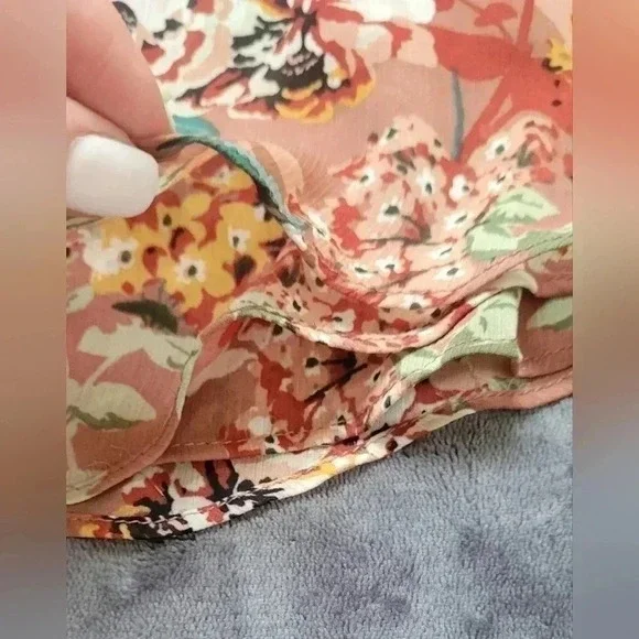 Sun and Shadow Floral Sleeveless Ruffle V-neck with Tie, Size medium - Picture 7 of 10